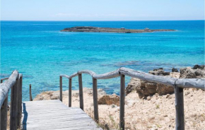 4 Bedroom Amazing Apartment In Carovigno
